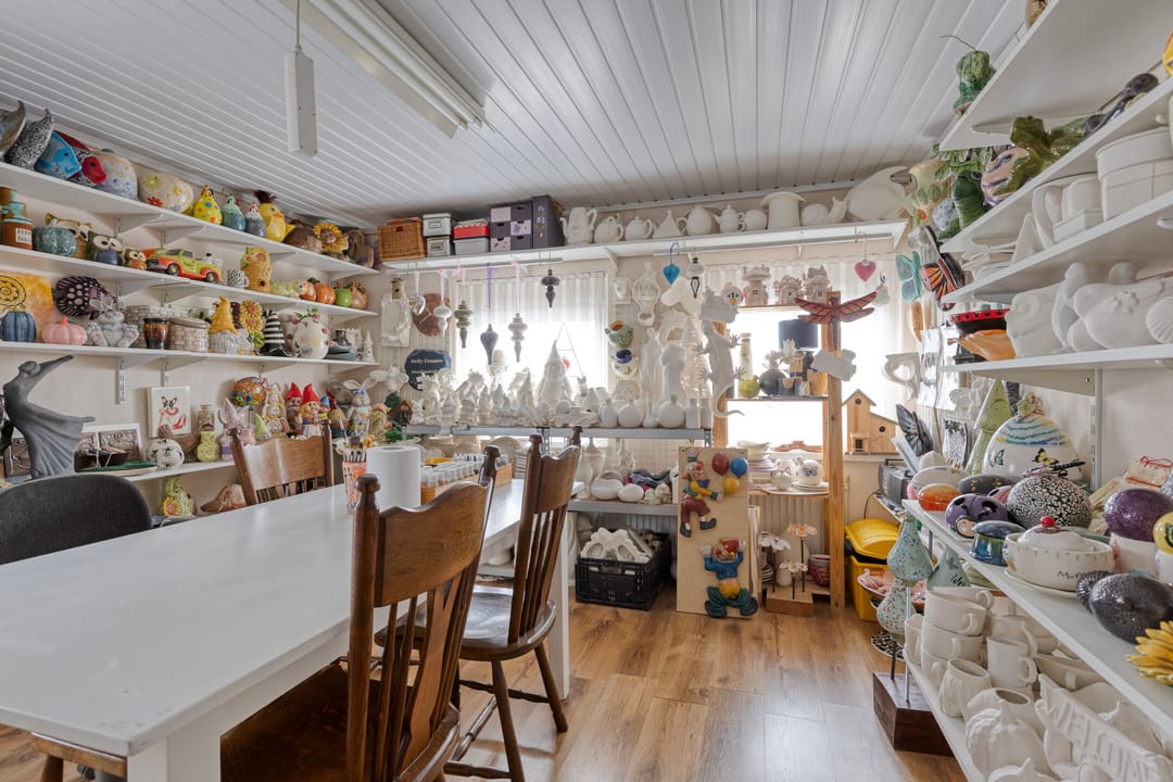 Detached Character Home with Garage in Central Wanroij — 28