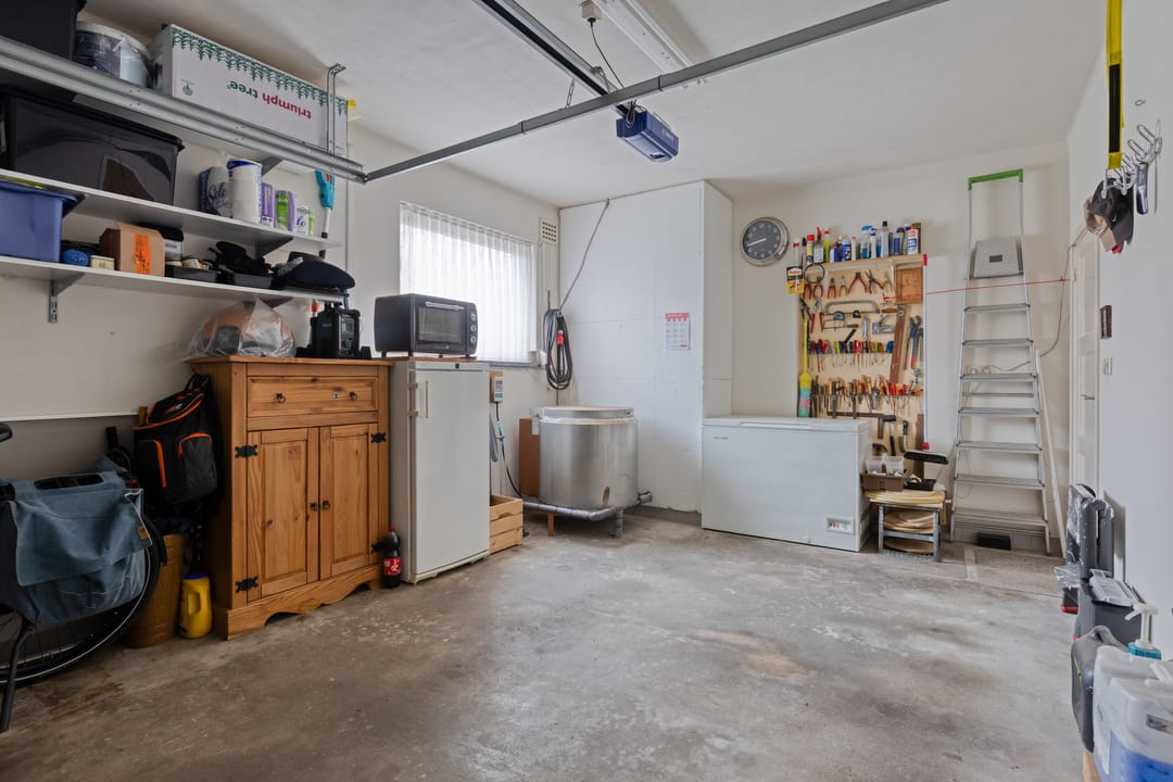 Detached Character Home with Garage in Central Wanroij — 23
