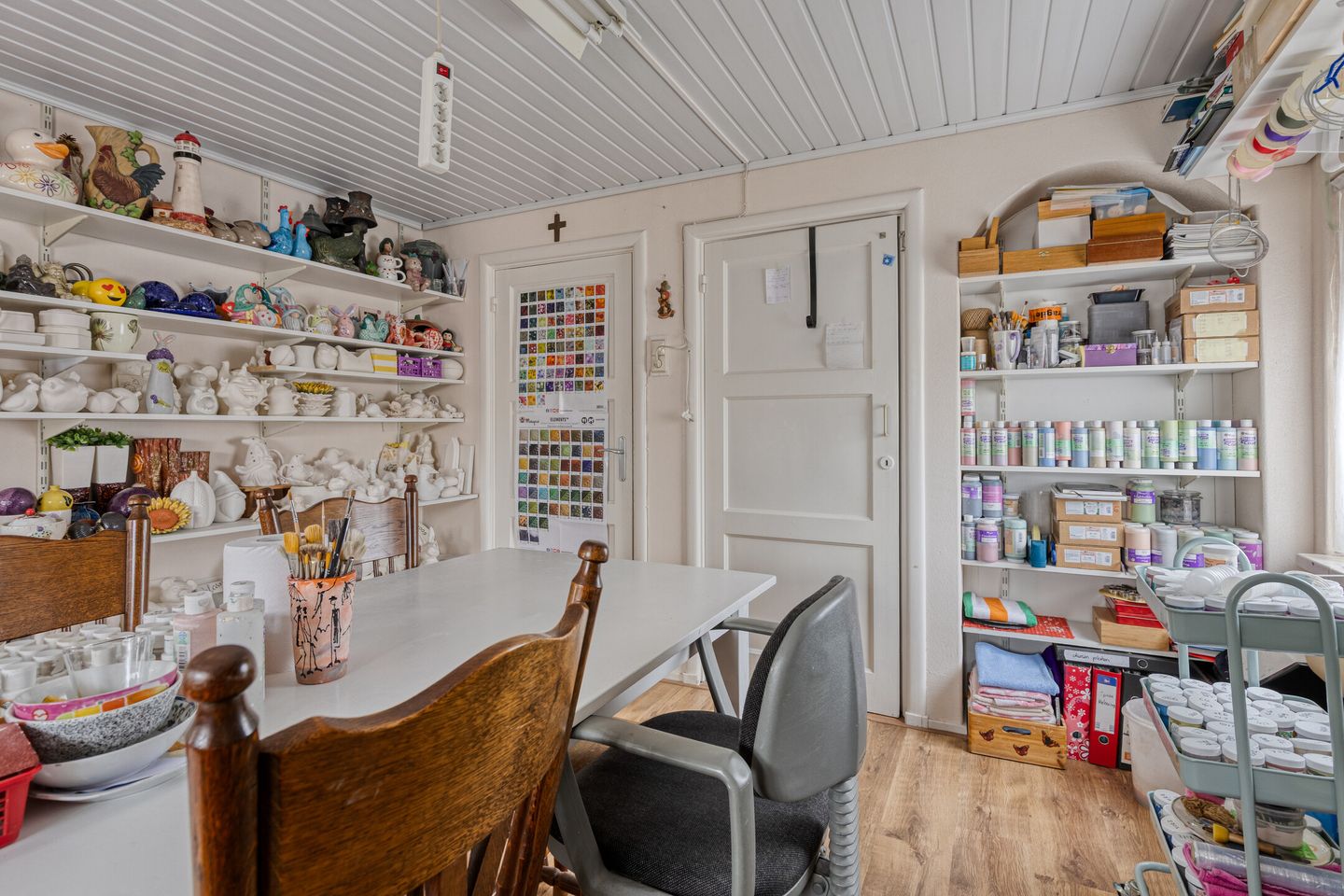 Detached Character Home with Garage in Central Wanroij — 29
