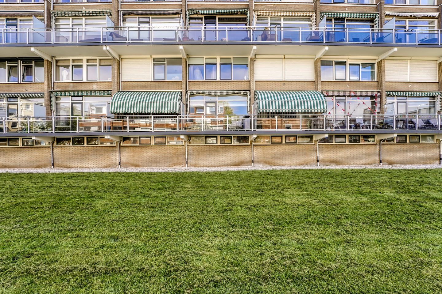 Spacious Maisonnette with Sunny Balcony in Katwijk — 29