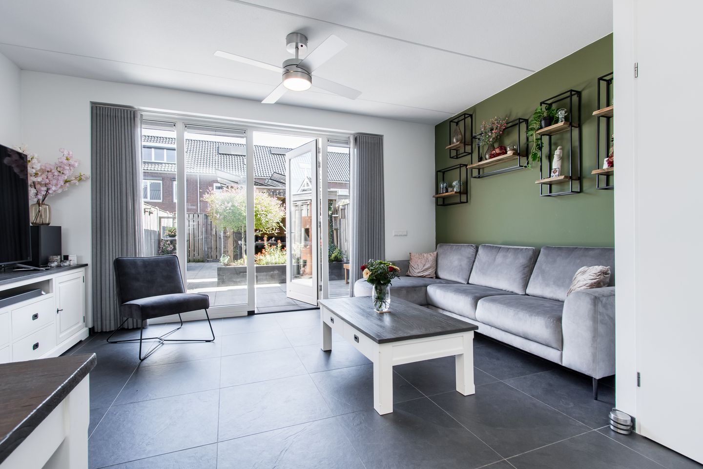 Photo 10 of Zonnebaars 15
