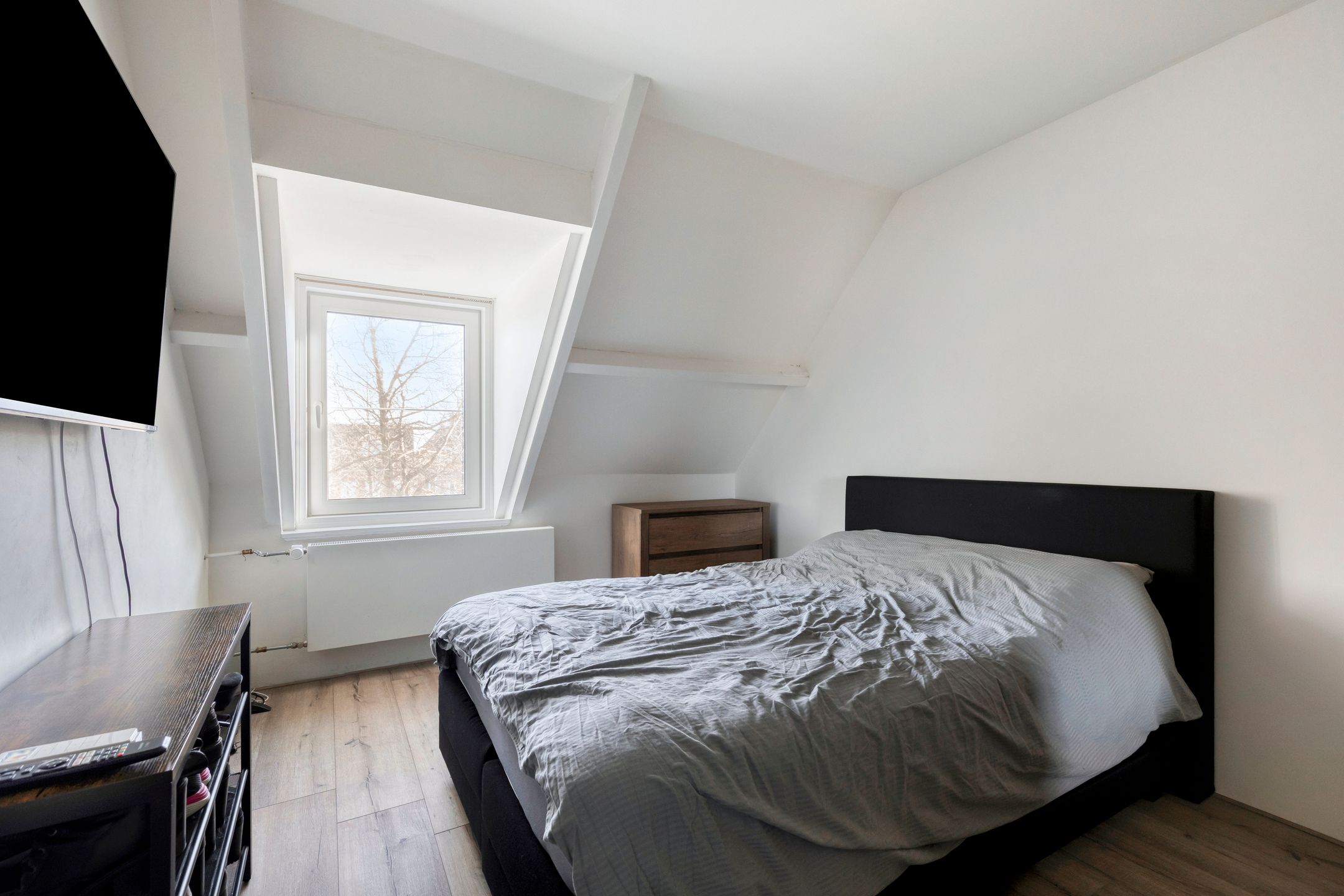 Spacious Upper Apartment with Sunny Rooftop Terrace and Energy Label A — 24