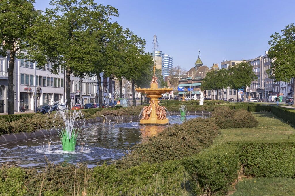 Luxury Loft Apartment with Panoramic City Views in Arnhem Center — 37