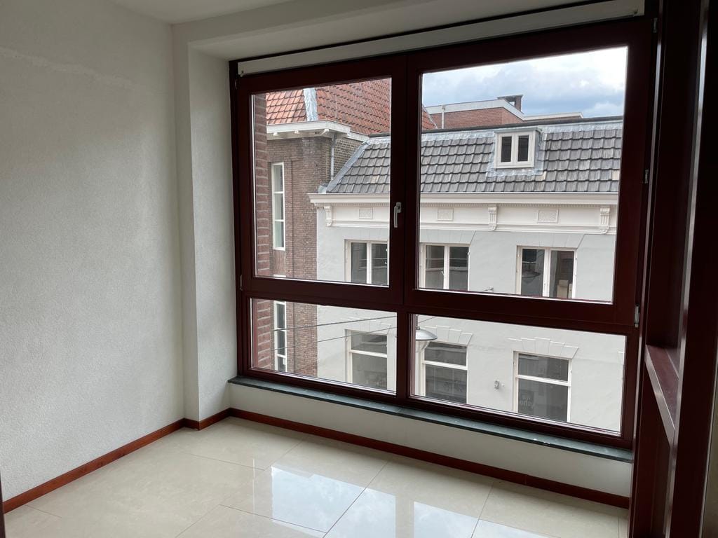 Luxury Loft Apartment with Panoramic City Views in Arnhem Center — 16