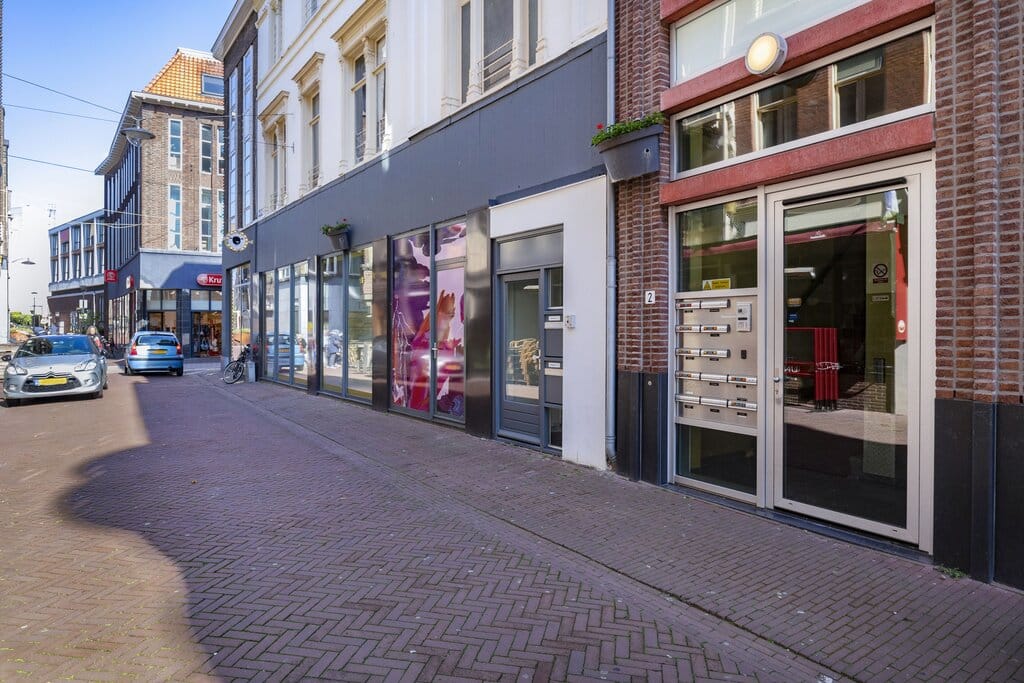 Luxury Loft Apartment with Panoramic City Views in Arnhem Center — 31