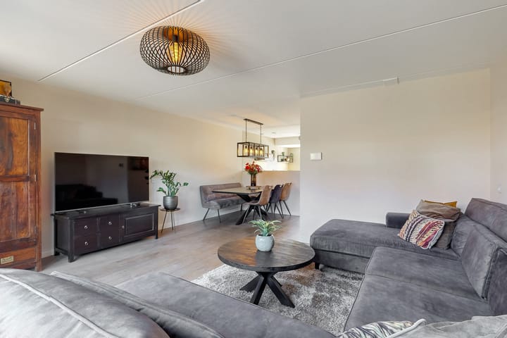 Photo 2 of J. van Zantenstraat 18