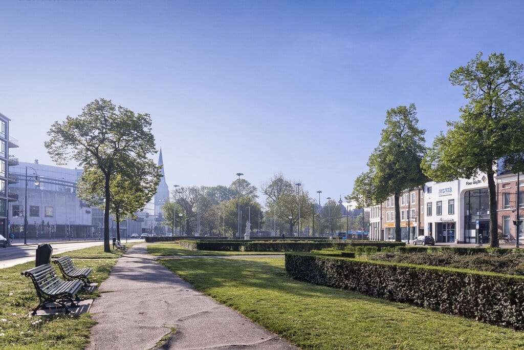 Luxury Loft Apartment with Panoramic City Views in Arnhem Center — 36
