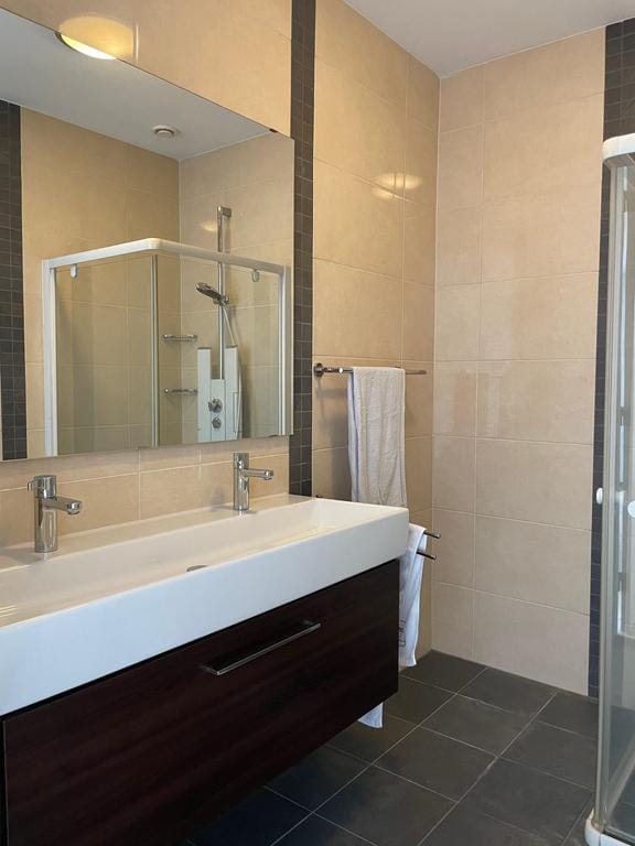 Luxury Loft Apartment with Panoramic City Views in Arnhem Center — 23
