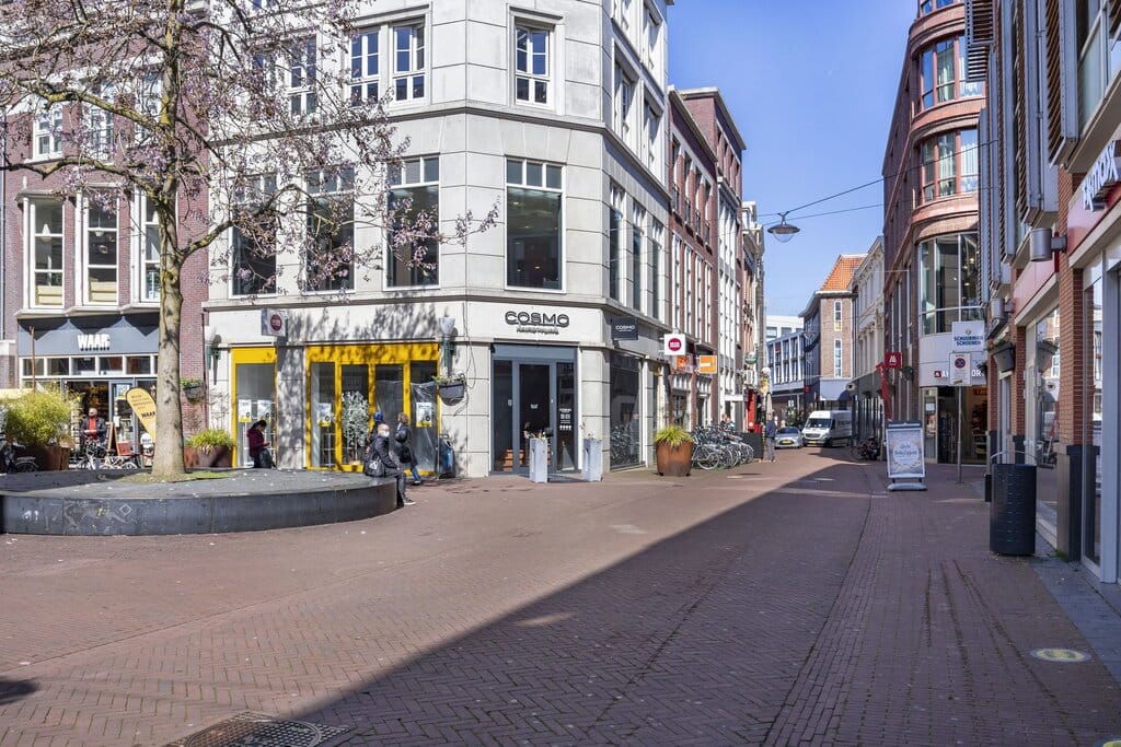 Luxury Loft Apartment with Panoramic City Views in Arnhem Center — 33