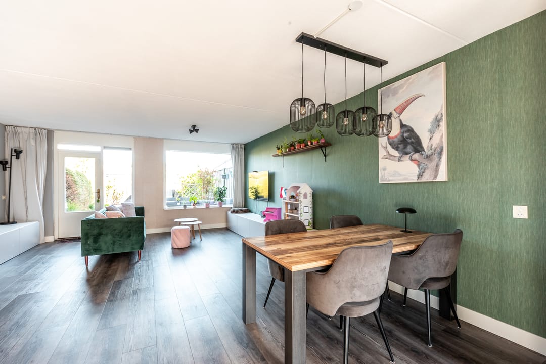 Move-in Ready Family Home with Modern Updates in Harderwijk — 11