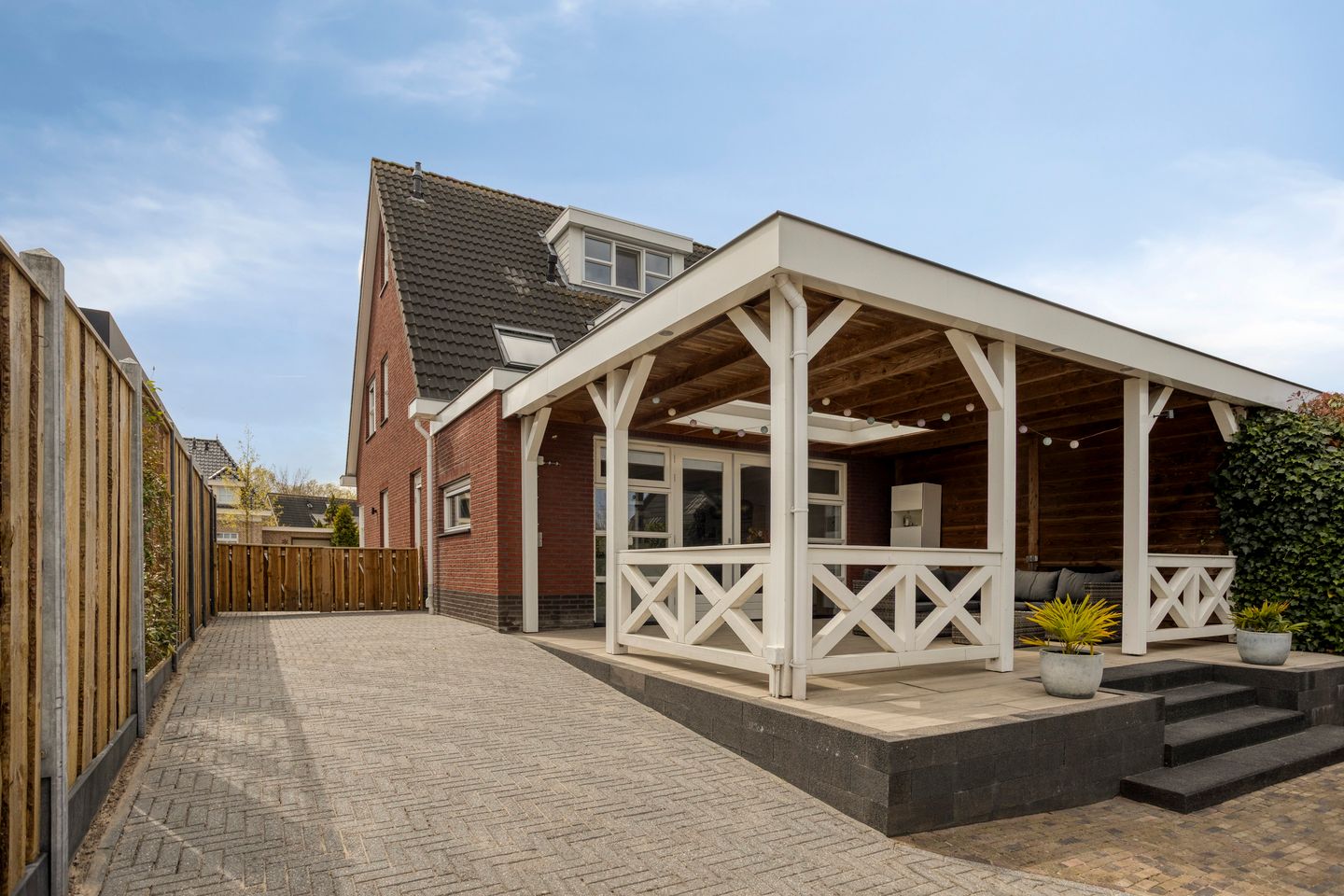 Modern Semi-Detached Home with Veranda and Garage in Westenholte — 40