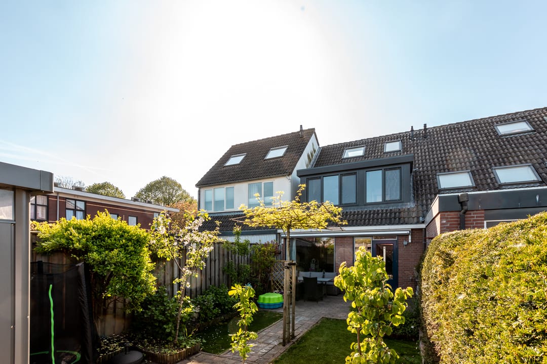 Move-in Ready Family Home with Modern Updates in Harderwijk — 38
