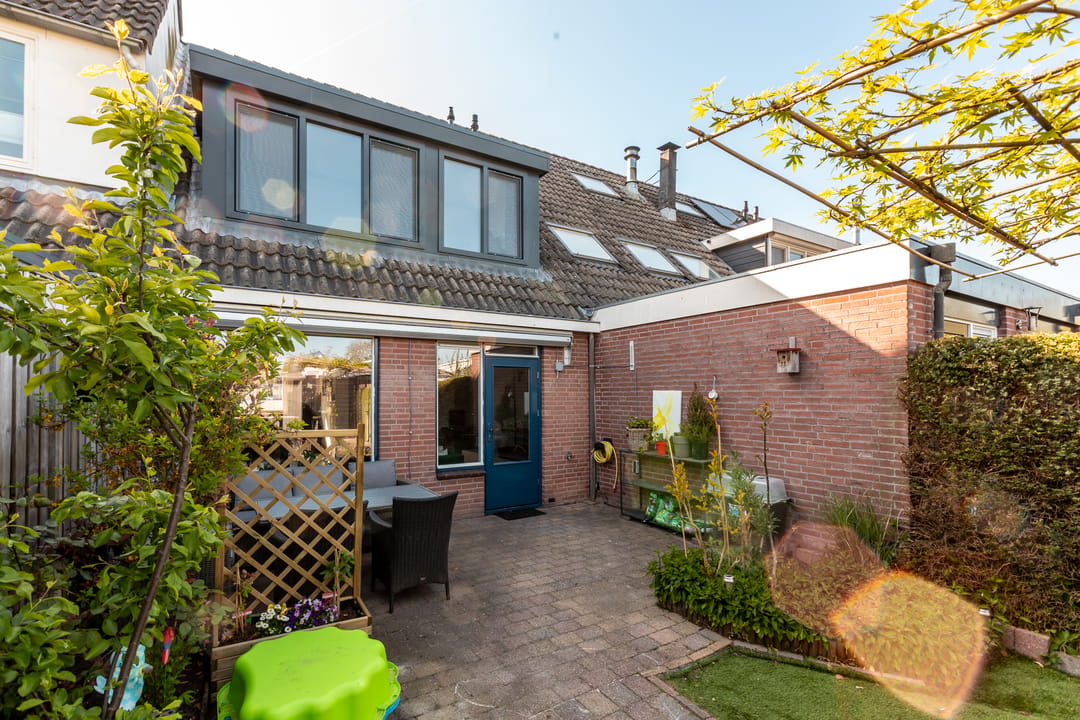 Move-in Ready Family Home with Modern Updates in Harderwijk — 37