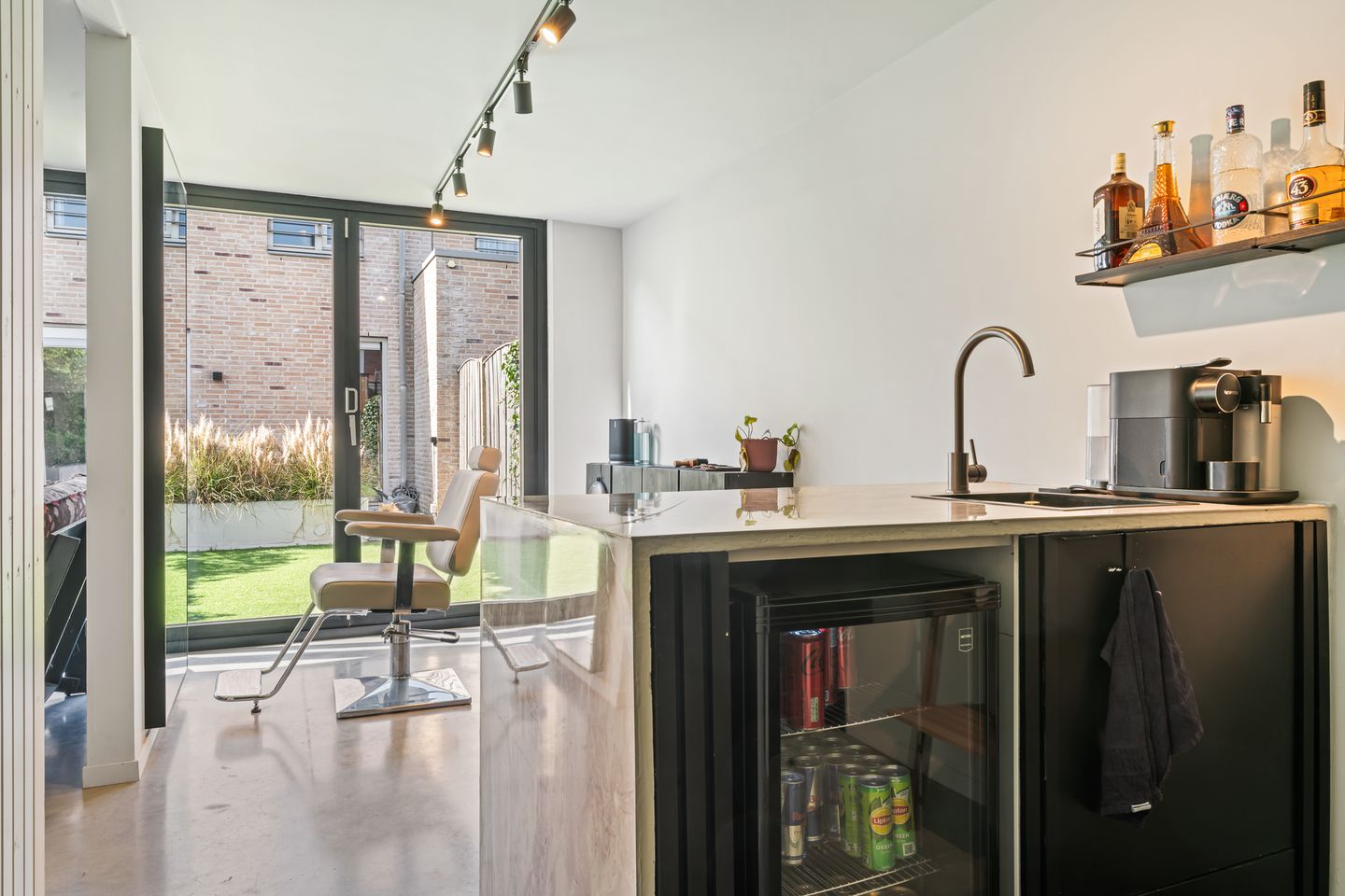 Modern terraced home with home business potential in green Broekpolder neighborhood — 14