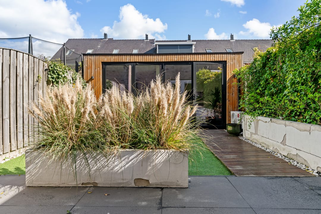 Modern terraced home with home business potential in green Broekpolder neighborhood — 28