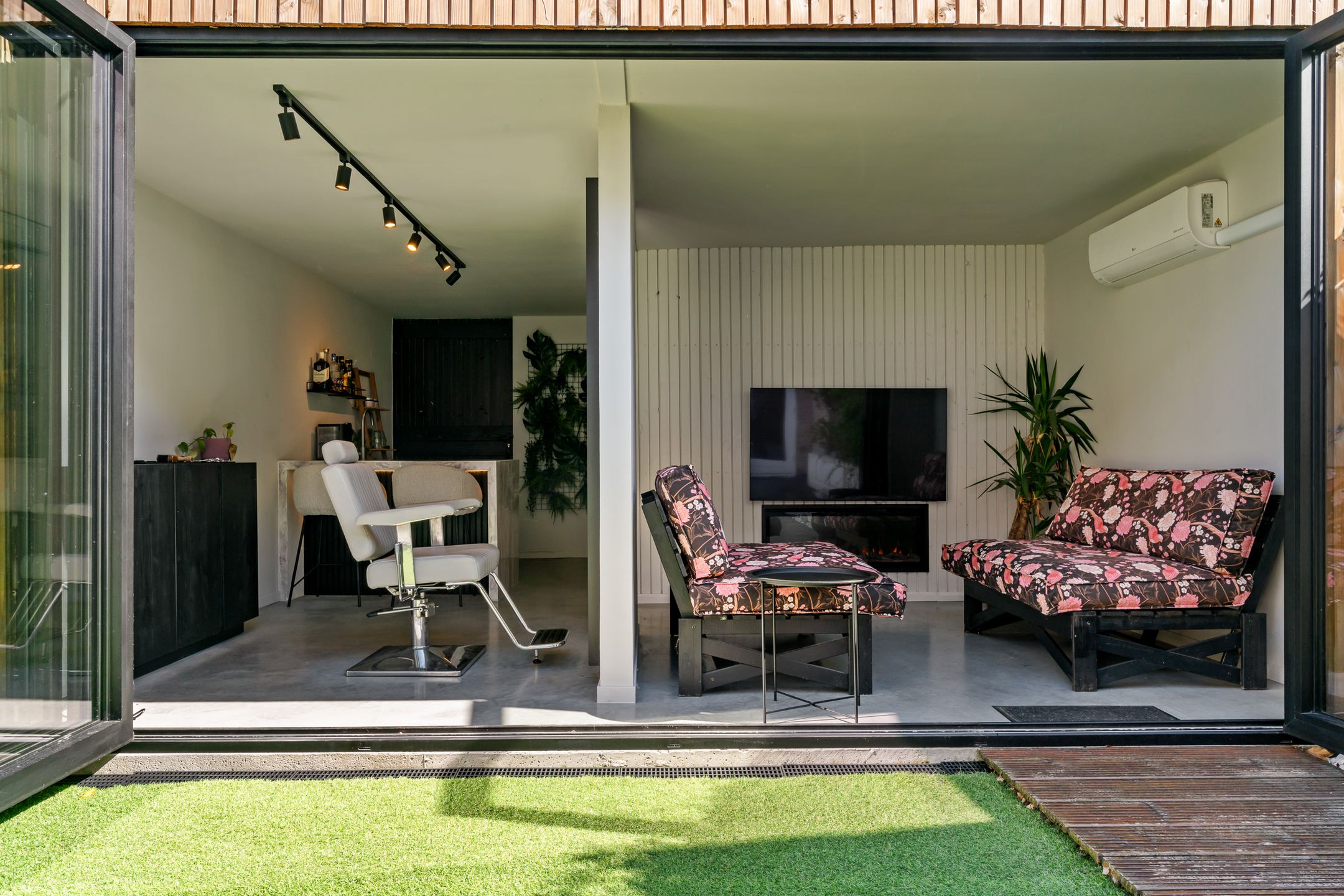 Modern terraced home with home business potential in green Broekpolder neighborhood — 12