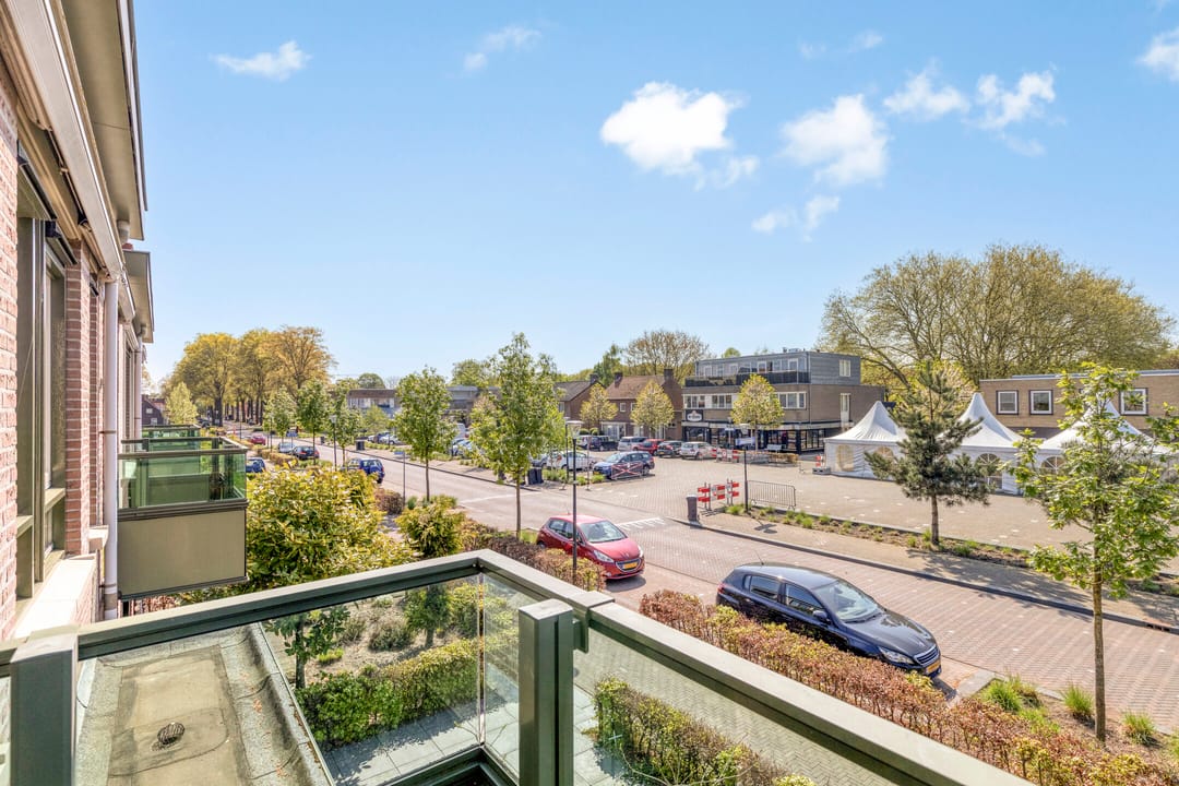 Apartment with balcony and parking in village center — 13