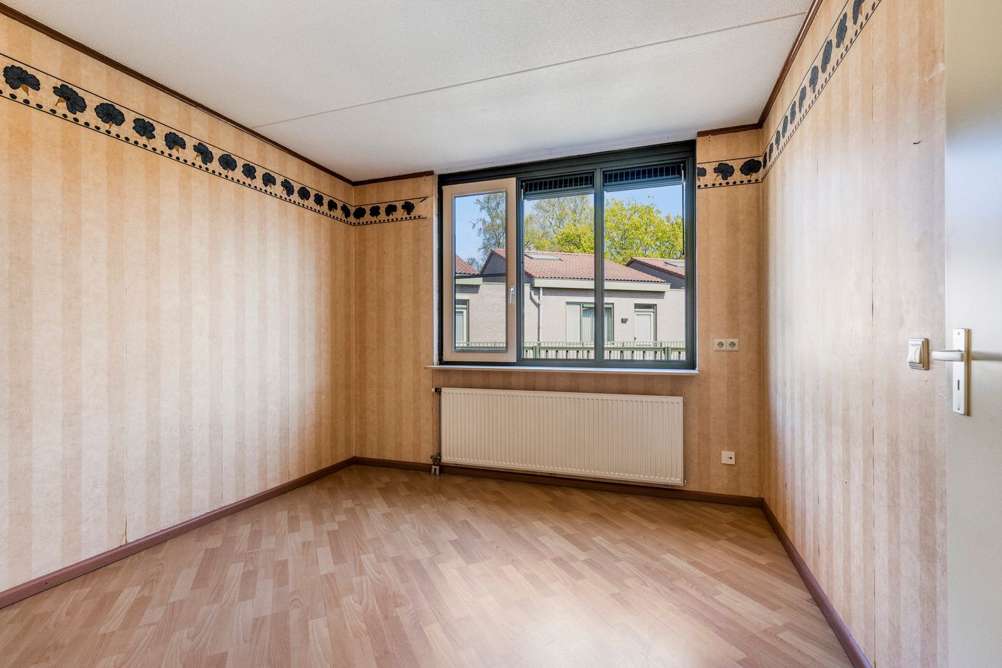 Apartment with balcony and parking in village center — 14