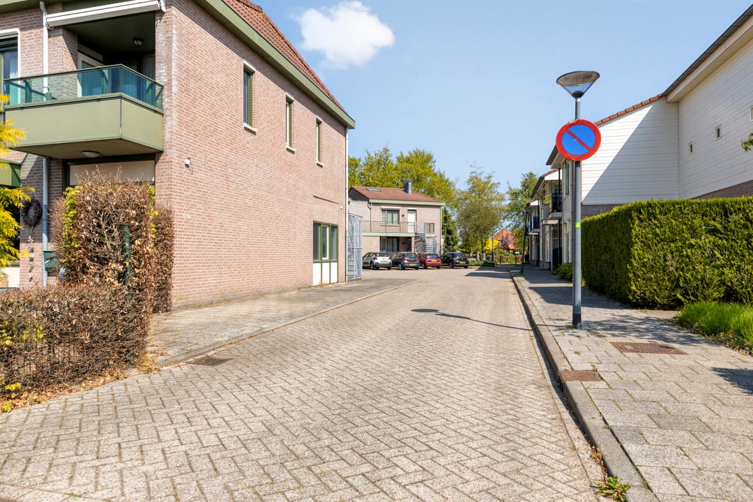 Apartment with balcony and parking in village center — 32