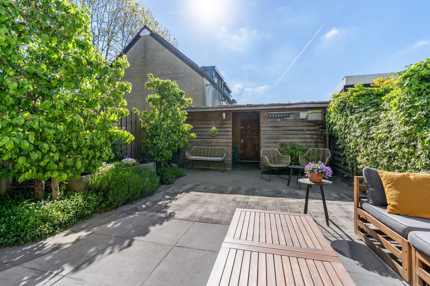 Spacious Family Home with Sunny Garden, Extension and Five Bedrooms — 14