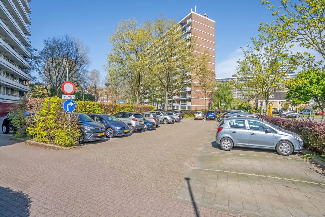 Spacious and Bright Apartment with South-Facing Balconies in Rijswijk Muziekbuurt — 22