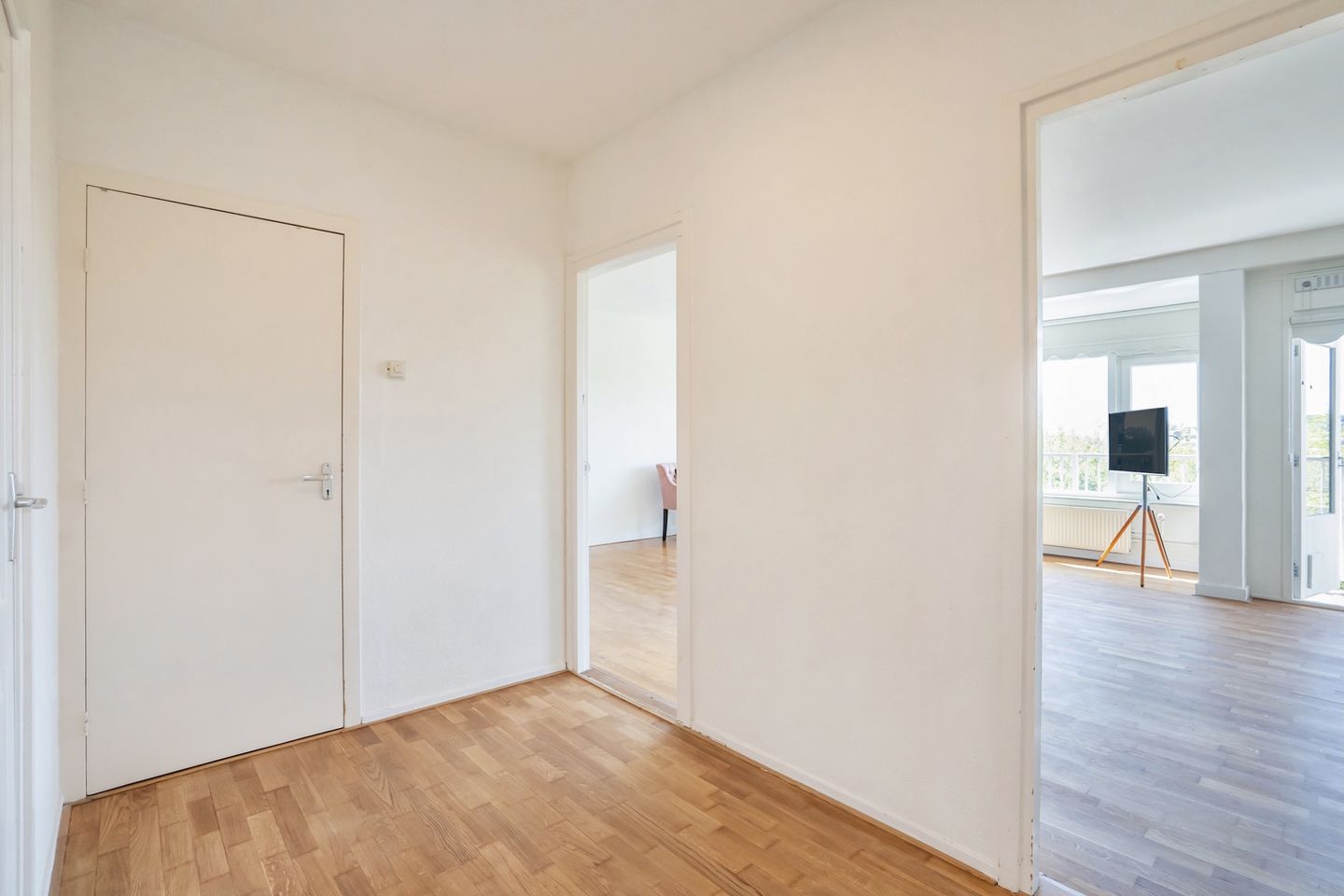 Spacious and Bright Apartment with South-Facing Balconies in Rijswijk Muziekbuurt — 14