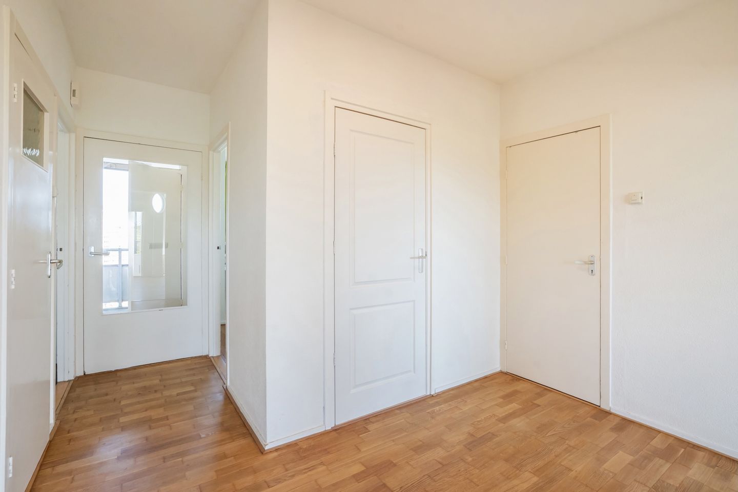 Spacious and Bright Apartment with South-Facing Balconies in Rijswijk Muziekbuurt — 20
