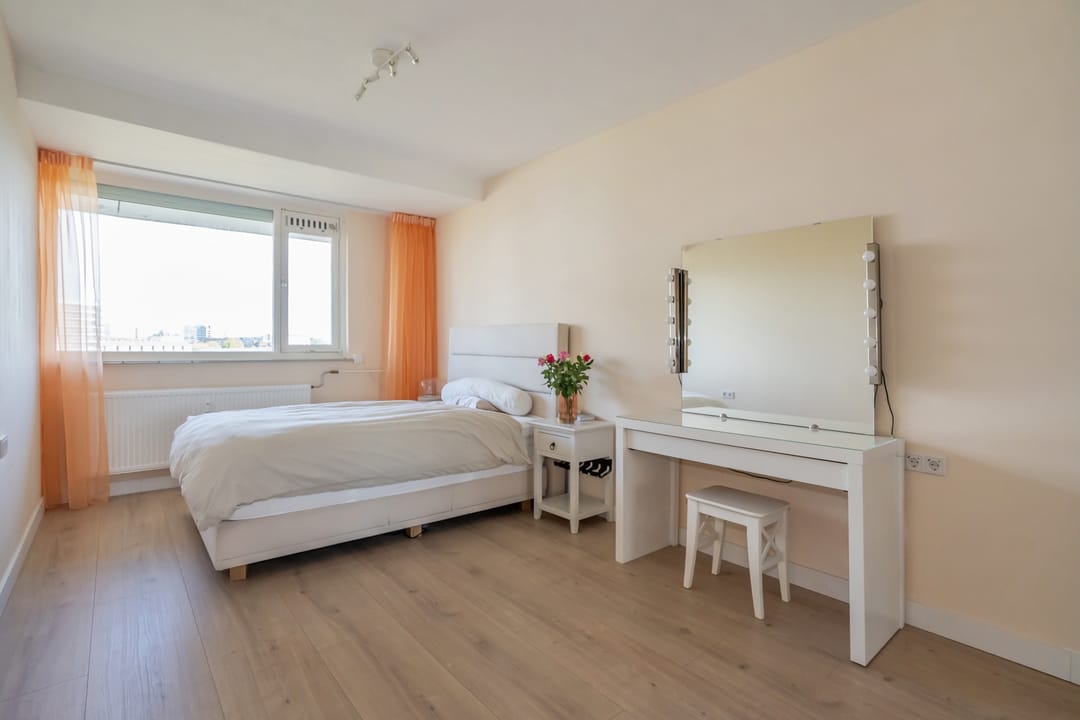 Spacious and Bright Apartment with South-Facing Balconies in Rijswijk Muziekbuurt — 17