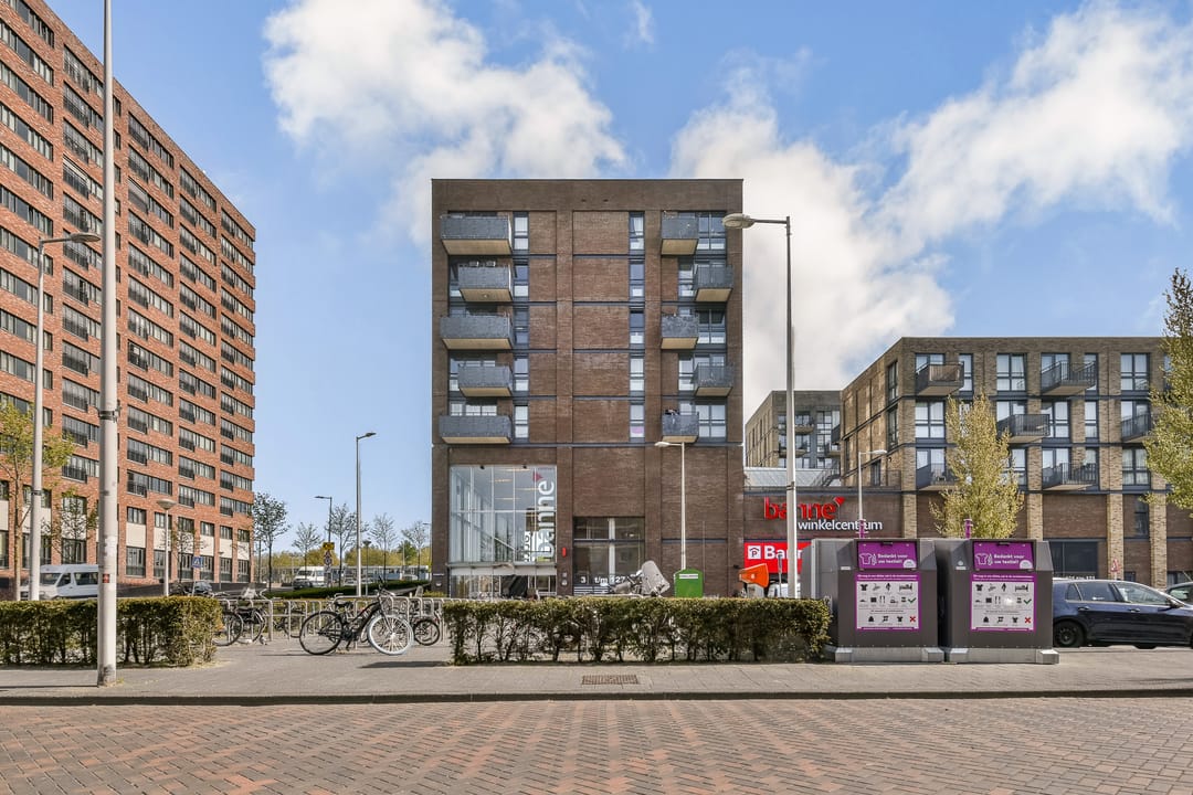 Stylish corner apartment with private parking in Amsterdam North — 23