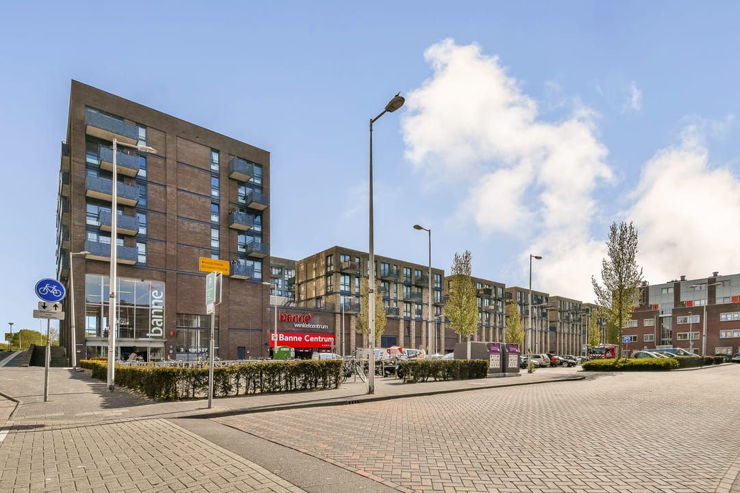 Stylish corner apartment with private parking in Amsterdam North — 22