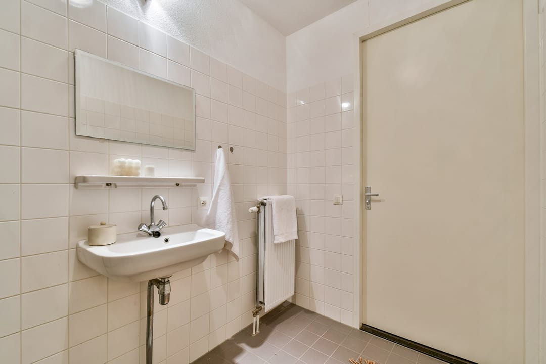 Stylish corner apartment with private parking in Amsterdam North — 16