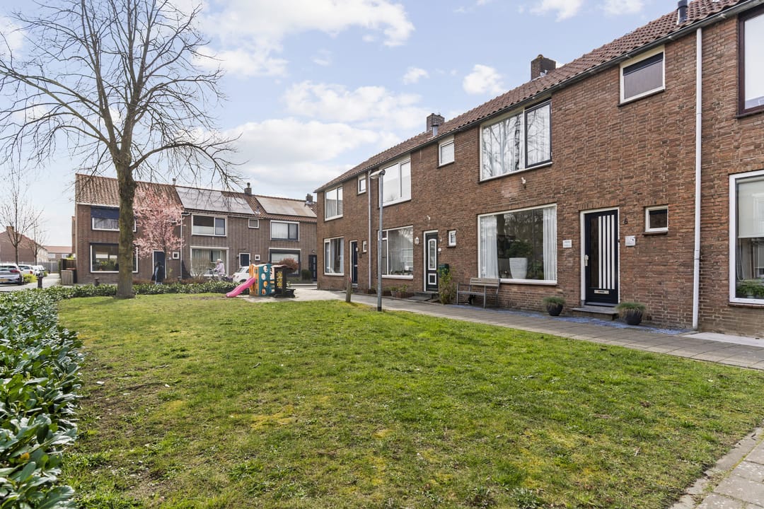 Well-maintained terraced house with sunny garden and 4 bedrooms in Zwijndrecht — 38
