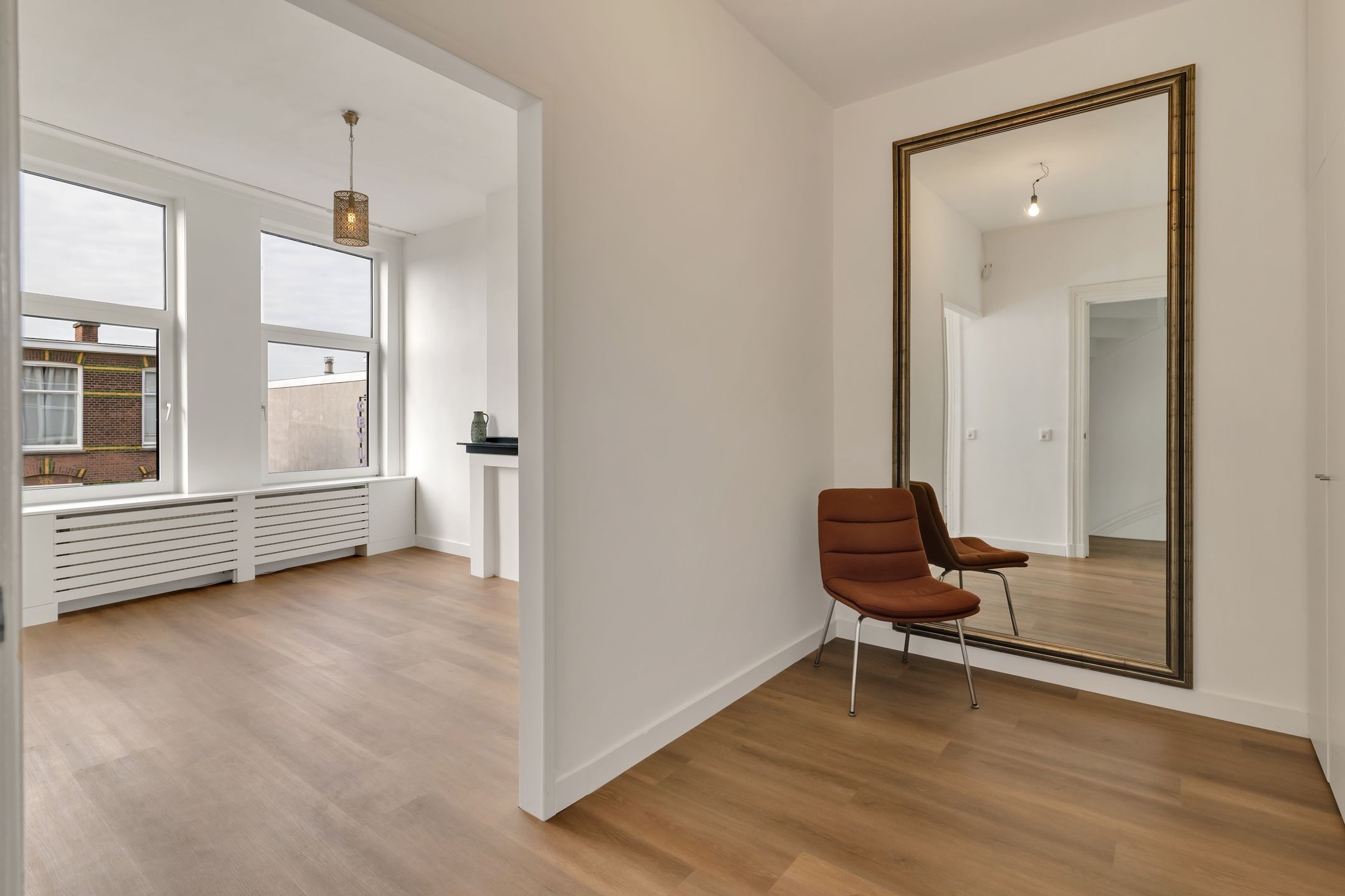 Spacious 3-floor upper apartment with 5 bedrooms in popular Valkenboskwartier — 33
