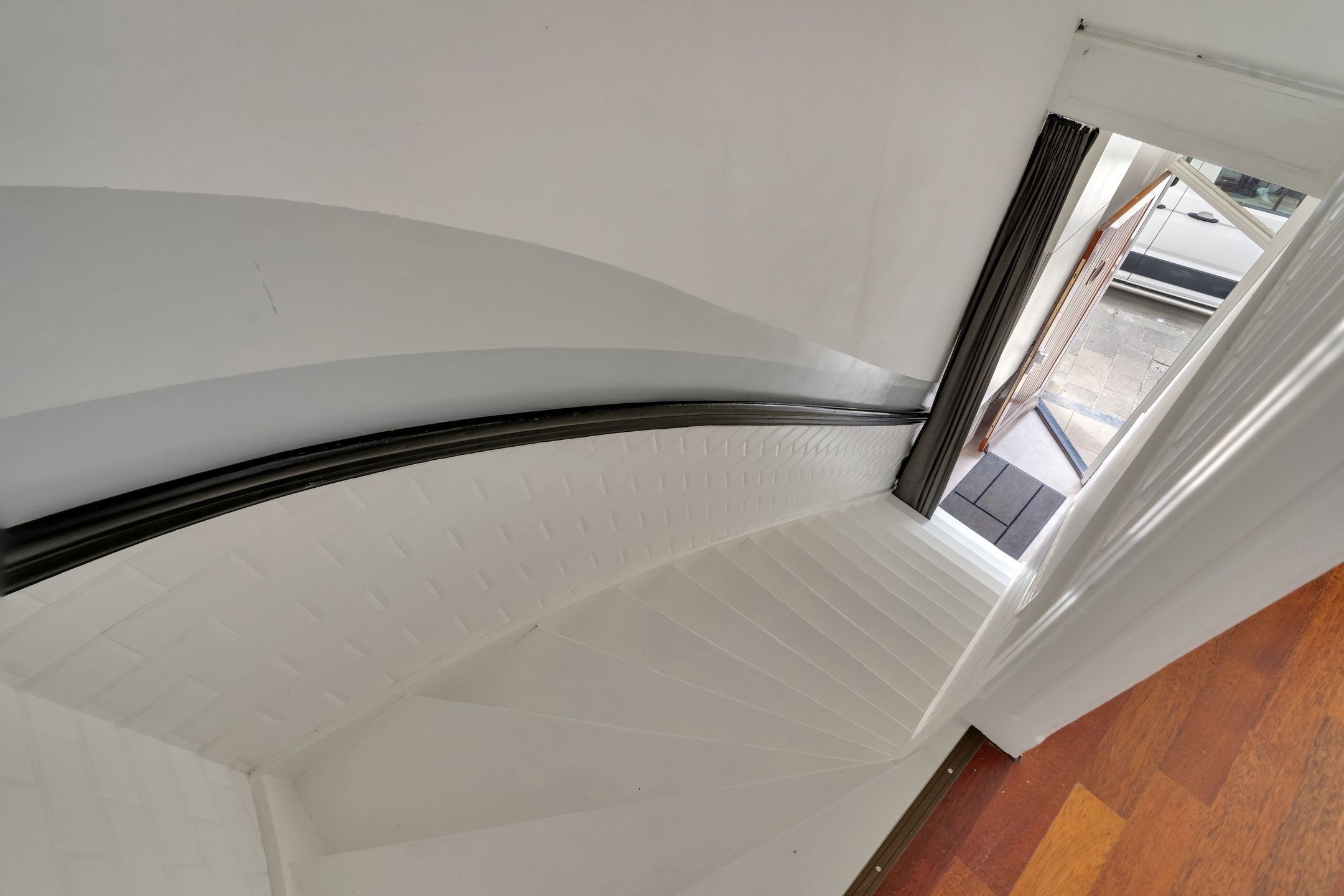 Spacious 3-floor upper apartment with 5 bedrooms in popular Valkenboskwartier — 54