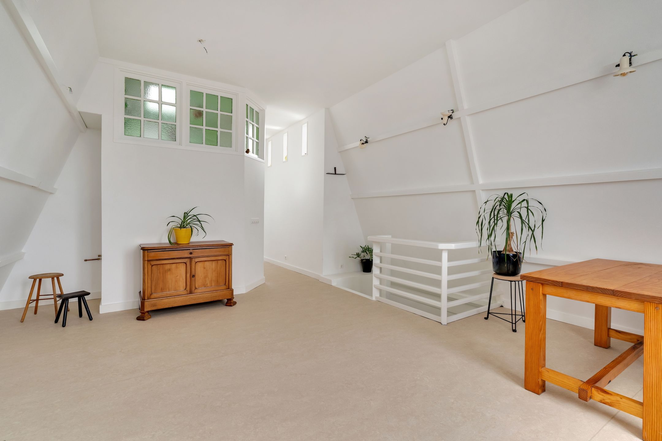 Spacious 3-floor upper apartment with 5 bedrooms in popular Valkenboskwartier — 42