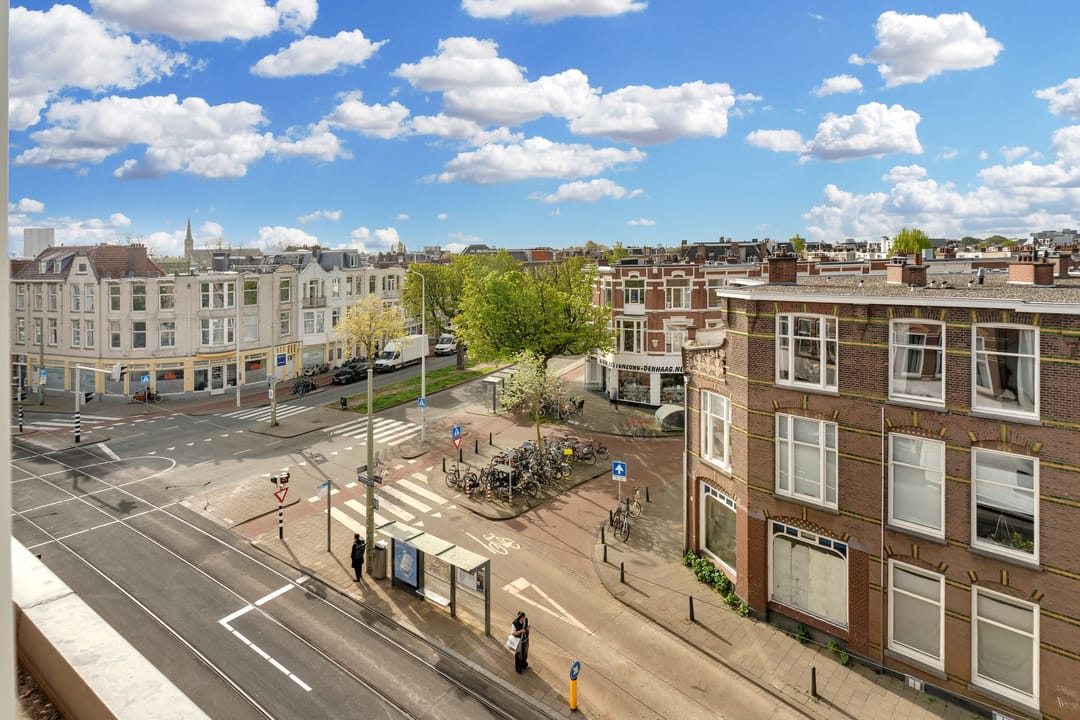 Spacious 3-floor upper apartment with 5 bedrooms in popular Valkenboskwartier — 41