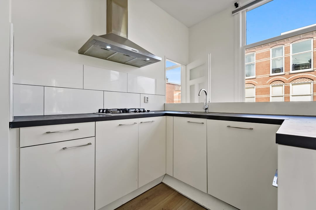 Charming corner apartment with water views in the Valkenboskwartier — 17