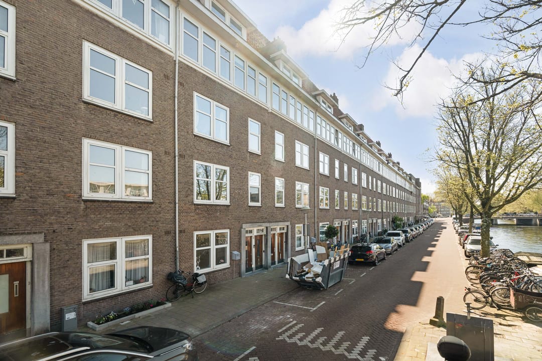 Light Renovated Apartment with South-Facing Balcony and 3-Room Potential — 28