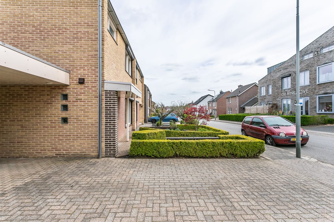 Move-in Ready Semi-Detached Home with Garage and Multifunctional Space in Spaubeek — 32