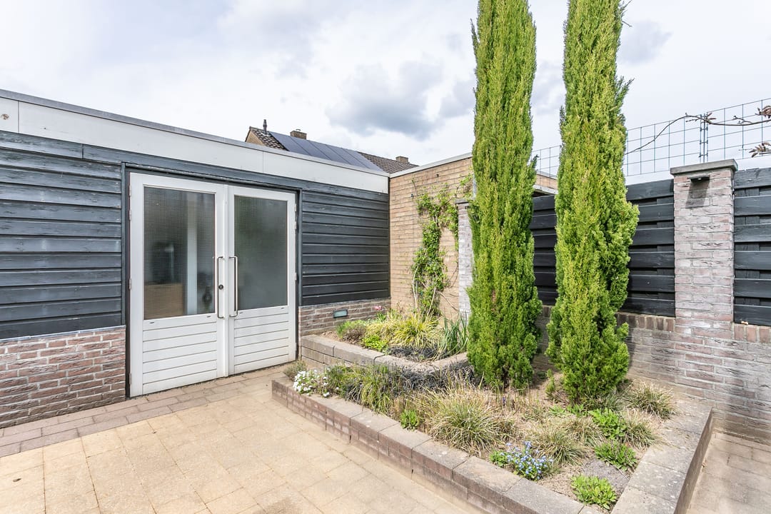 Move-in Ready Semi-Detached Home with Garage and Multifunctional Space in Spaubeek — 23