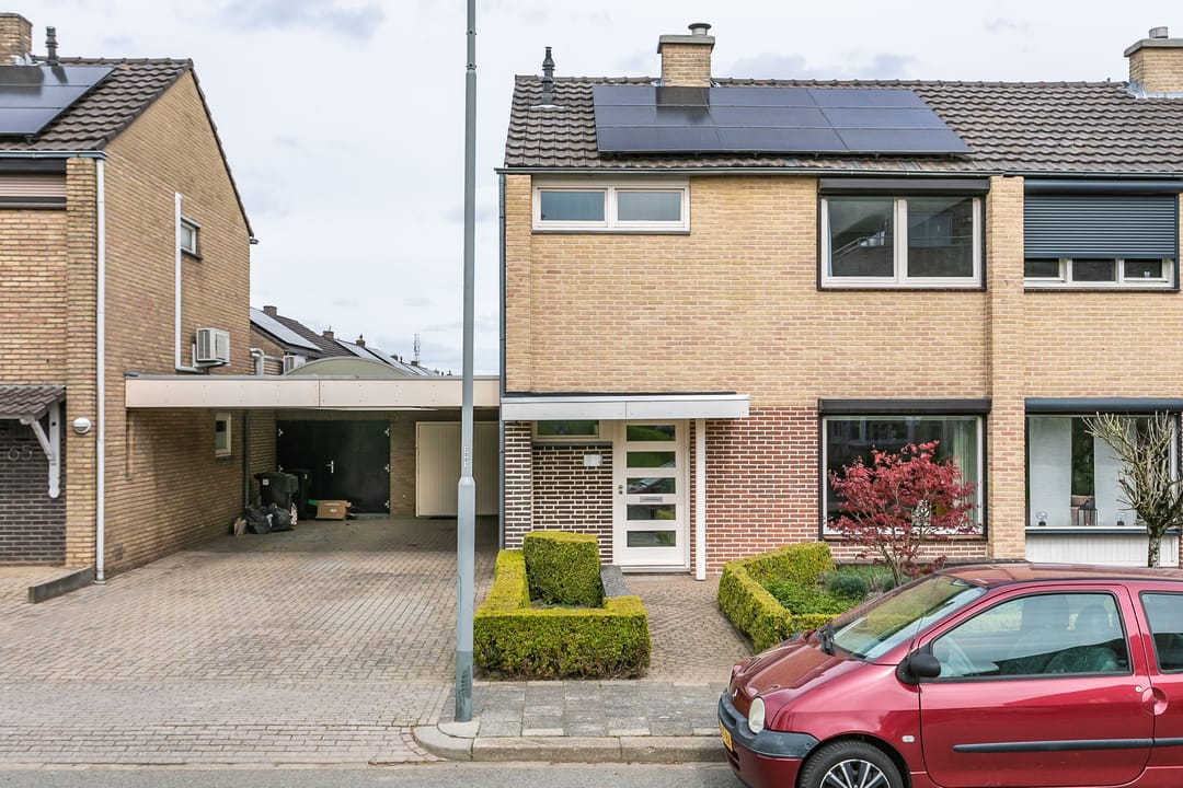Move-in Ready Semi-Detached Home with Garage and Multifunctional Space in Spaubeek — 31