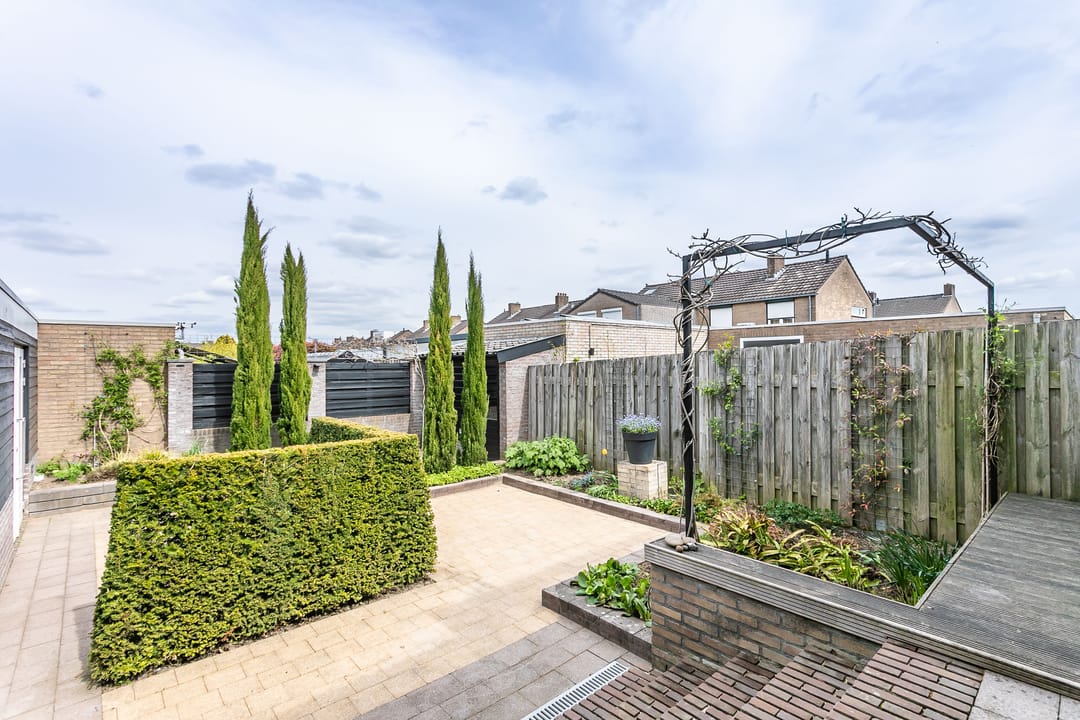 Move-in Ready Semi-Detached Home with Garage and Multifunctional Space in Spaubeek — 22