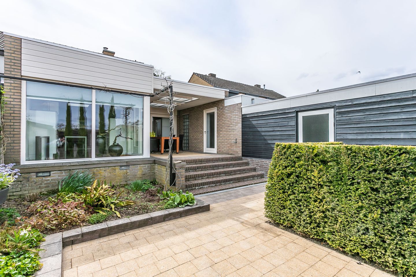 Move-in Ready Semi-Detached Home with Garage and Multifunctional Space in Spaubeek — 25