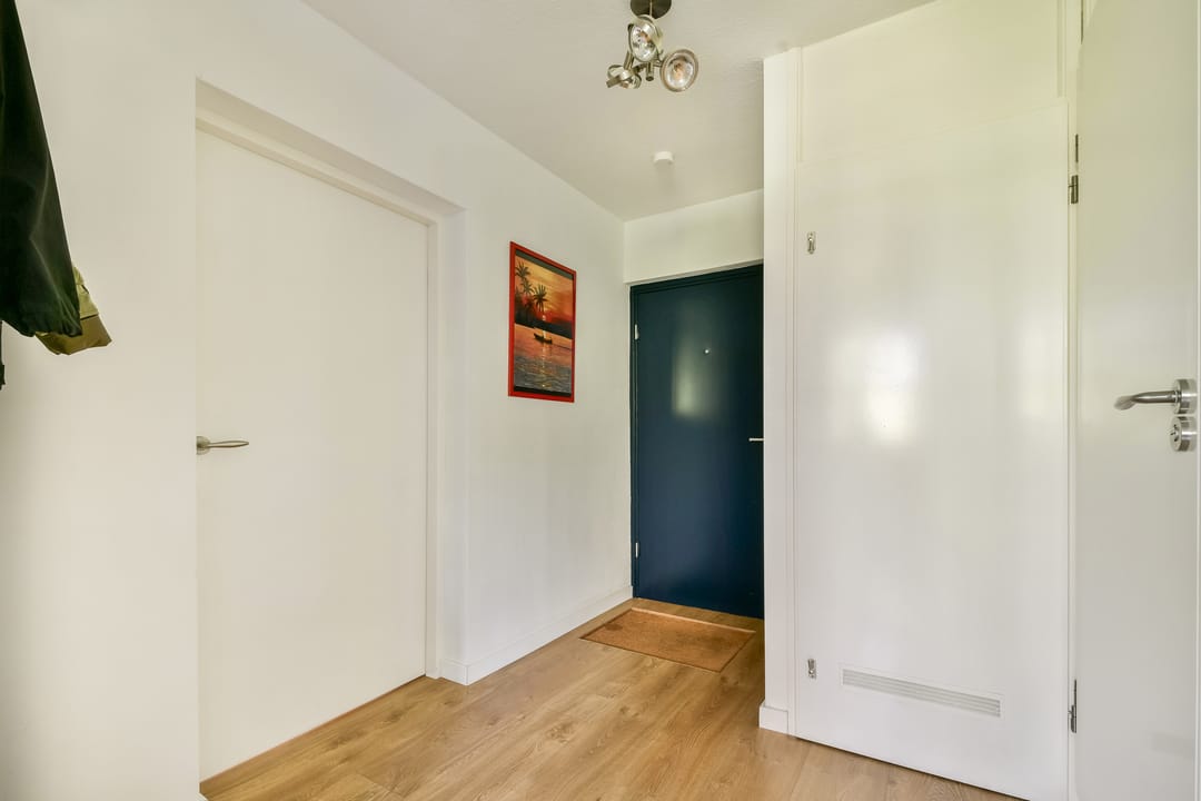 Renovated apartment near Gaasperplas with west-facing balcony — 16