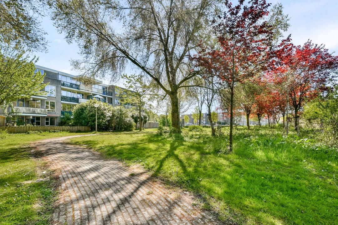 Renovated apartment near Gaasperplas with west-facing balcony — 17