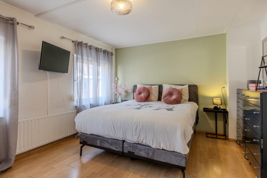 Charming 1934 terraced house with 4 bedrooms and sunny south-facing garden in Tilburg — 13