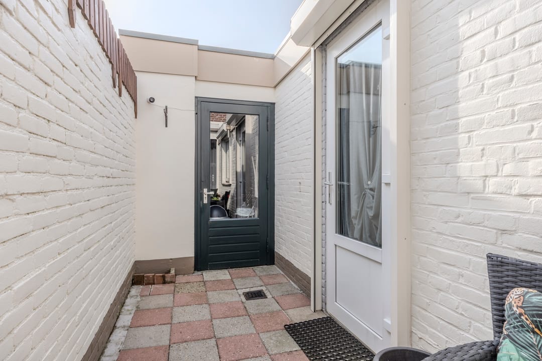 Charming 1934 terraced house with 4 bedrooms and sunny south-facing garden in Tilburg — 26