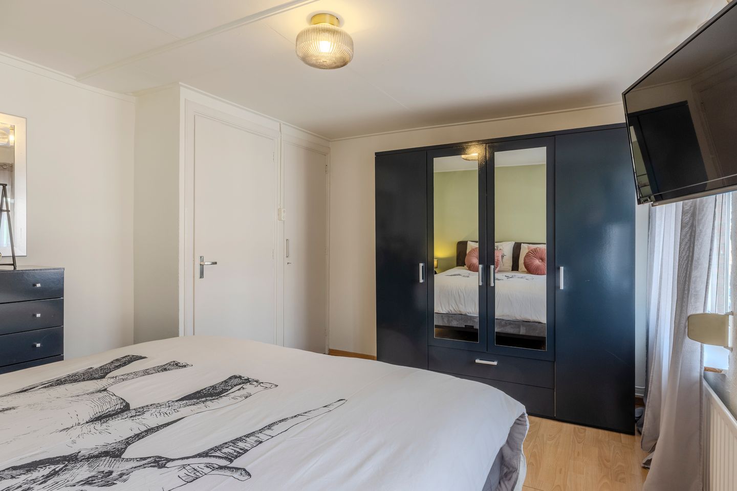 Charming 1934 terraced house with 4 bedrooms and sunny south-facing garden in Tilburg — 14