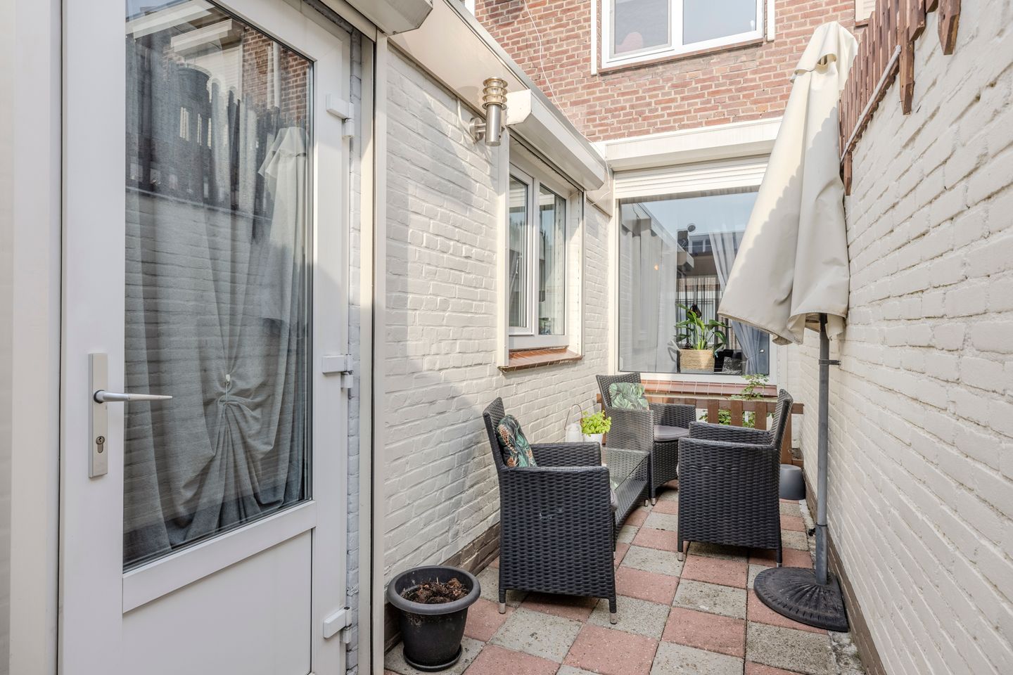 Charming 1934 terraced house with 4 bedrooms and sunny south-facing garden in Tilburg — 25