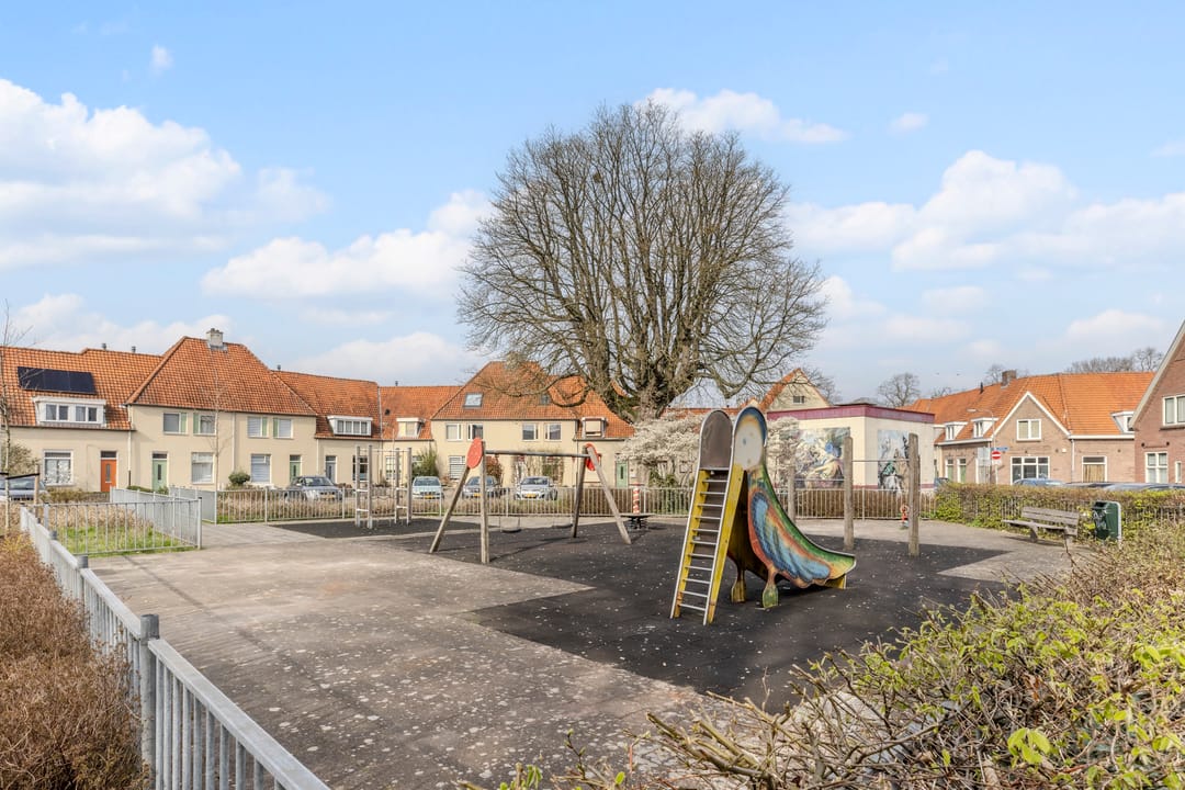 Charming 1934 terraced house with 4 bedrooms and sunny south-facing garden in Tilburg — 28